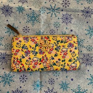 *New with NO Tags* Tory Burch Spring Wallet